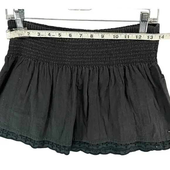 Roxy Y2K Mini Skirt XS Black Smocked Waist Eyelet Hem Pull On Boho Beach Casual - Picture 5 of 11